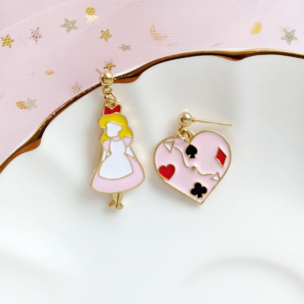 Alice in the wonderland Alice & Heart earring